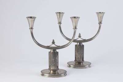 Just ANDERSEN (1884-1943) Paire de chandeliers à bras archés…