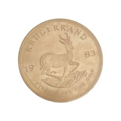 un gros plan d'une pièce d'or sur laquelle figure un cerf