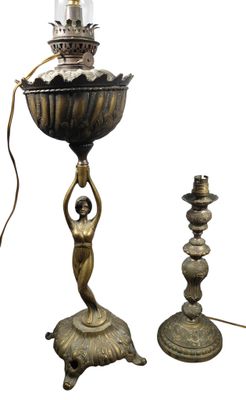 Ensemble comprenant LAMPE A PETROLE en bronze et laiton figu… - Photo 1