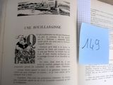 un livre ouvert sur lequel figure l'image d'un homme tenant une raquette de tennis