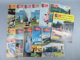 beaucoup de vieux magazines sur la table