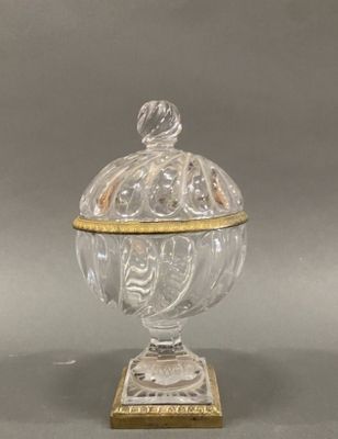 an image of a clear glass jar with a gold trim around it