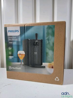 emballage d'un distributeur de bière Philips posé sur une table