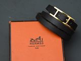 ceinture Hermès en cuir noir avec boucle plaquée or