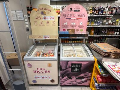 2 petits congélateurs à glaces de marque AHT.