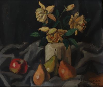 un tableau représentant des fleurs dans un vase, accompagnées de poires et de pommes