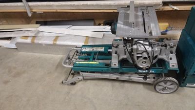 a machine that is sitting on a cart in a room