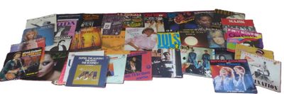 Important ensemble de disques vinyles T45 dont Gloria Gaynor…