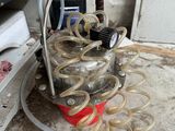un tuyau raccordé à une machine dans une pièce