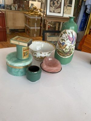 many different vases on the table in this room