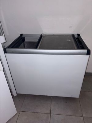Un congélateur à glaces LIEBHERR.