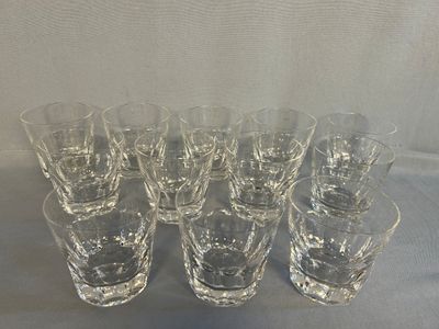 six glasses are lined up in a row on a table