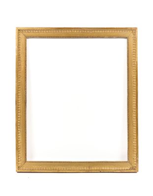 un cadre doré sur fond blanc, avec un fond blanc