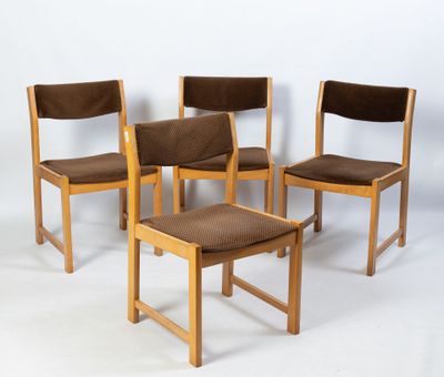 TRAVAIL OUEST ALLEMAND Suite de quatre chaises à structure e…