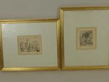 deux tableaux encadrés accrochés au mur