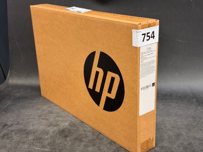 un gros plan d'une boîte sur laquelle figure le logo HP