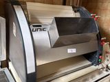 une machine posée sur le comptoir d'une cuisine