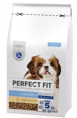 un gros plan sur un sac de croquettes avec le visage d'un chien