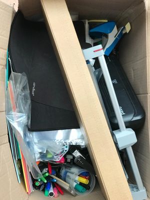 une boîte en carton contenant un ordinateur