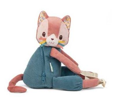 peluche en forme de chat rose et bleu, assise sur une surface blanche
