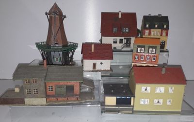 Lot de 7 maisons décoration jouef train