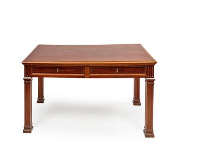 l'image d'une table en bois avec un tiroir en dessous
