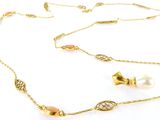 collier plaqué or orné de perles roses et blanches sur une chaîne en or