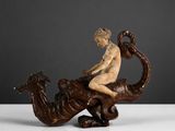 une image représentant une statue d'une femme assise sur un dragon