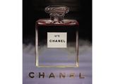 flacon de parfum Chanel portant l'inscription « n° 5 »