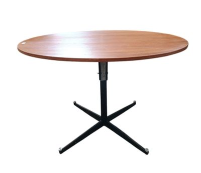 Table à système à plateau ovale en bois et piètement métallique pouvan - Photo 1