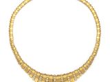 un collier en or et diamants, signé Cartier