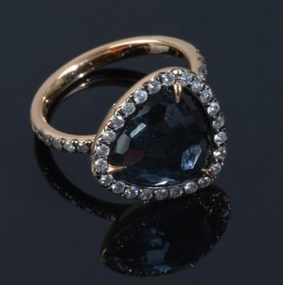 Bague en or jaune 750/1000e, ornée d'un quartz anthracite ro…