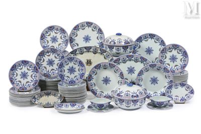 a picture of a group of blue and white plates and bowls