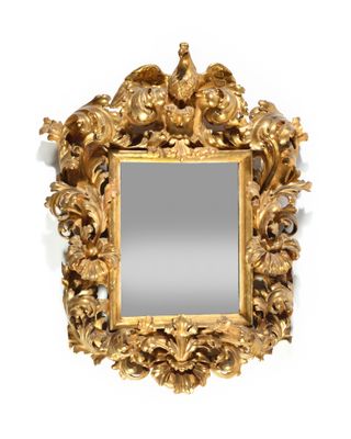 une image représentant un miroir doré sur lequel est posé un oiseau