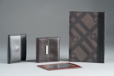 LOT de 4 porte-cartes comprenant : 2 Paco Rabanne, un Nina R…