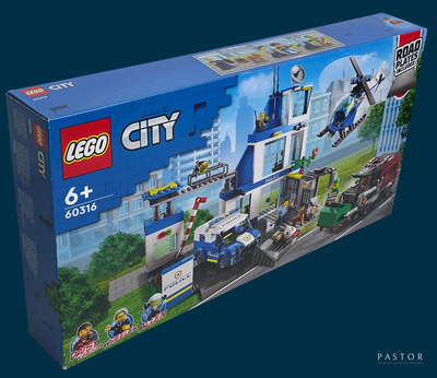 une boîte contenant un ensemble Lego City, sur fond bleu