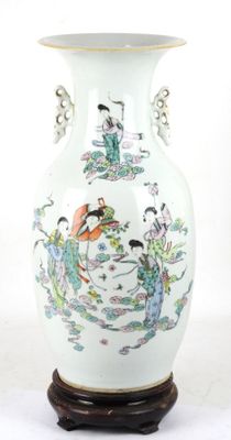CHINE : Vase balustre en porcelaine à décor de personnages e…