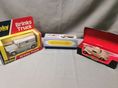 DINKY TOYS GB Brinks truck gris et bleu, Réf. 275. A ; a