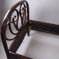 THONET, dans le goût de. Lit en bois courbé. (photo 3)