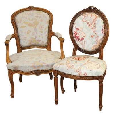 paire de fauteuils en bois sculpté de style Louis XVI