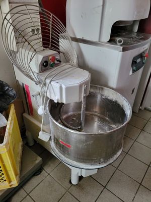 Pétrin spirale avec cuve inox Caplain de 2017. VENTE EN LIVE…