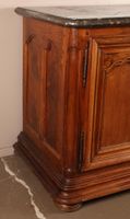 Buffet de chasse en chêne clair mouluré et sculpté de motifs… (photo 4)