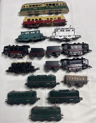 HORNBY – JOUSTRA - lot de 12 motrices comprenant 4 locos type BB, 3 x  - Photo 1