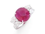 une bague en rubis et diamants