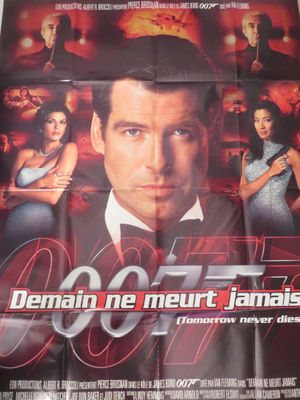 une affiche du film de James Bond