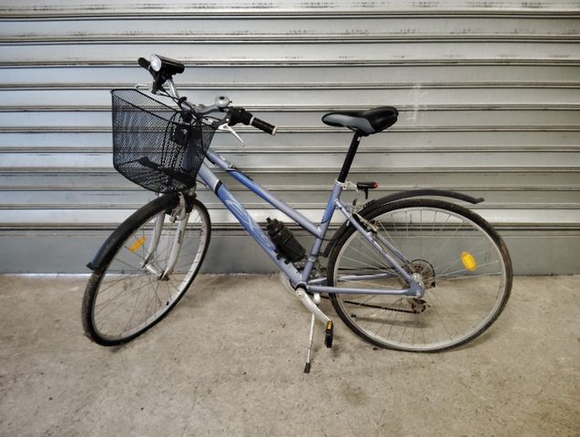 Vélo de ville BTWIN, pneus dégonflés. État neuf