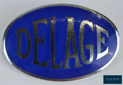 enseigne Delage ovale bleue avec un lettrage argenté sur fond blanc