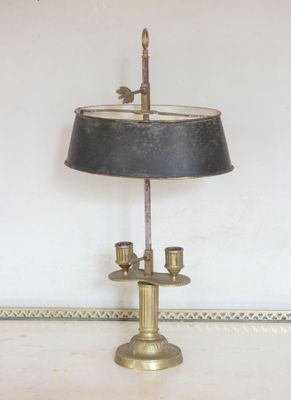 a lamp that is sitting on a table in a room