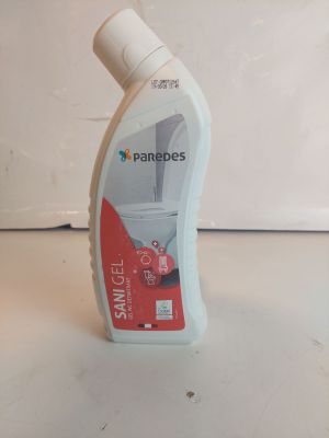 une bouteille de nettoyant pour toilettes posée sur un plan de travail