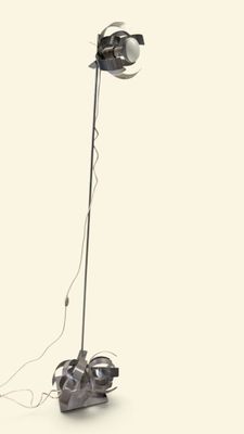 une photo d'un lampadaire sur fond blanc